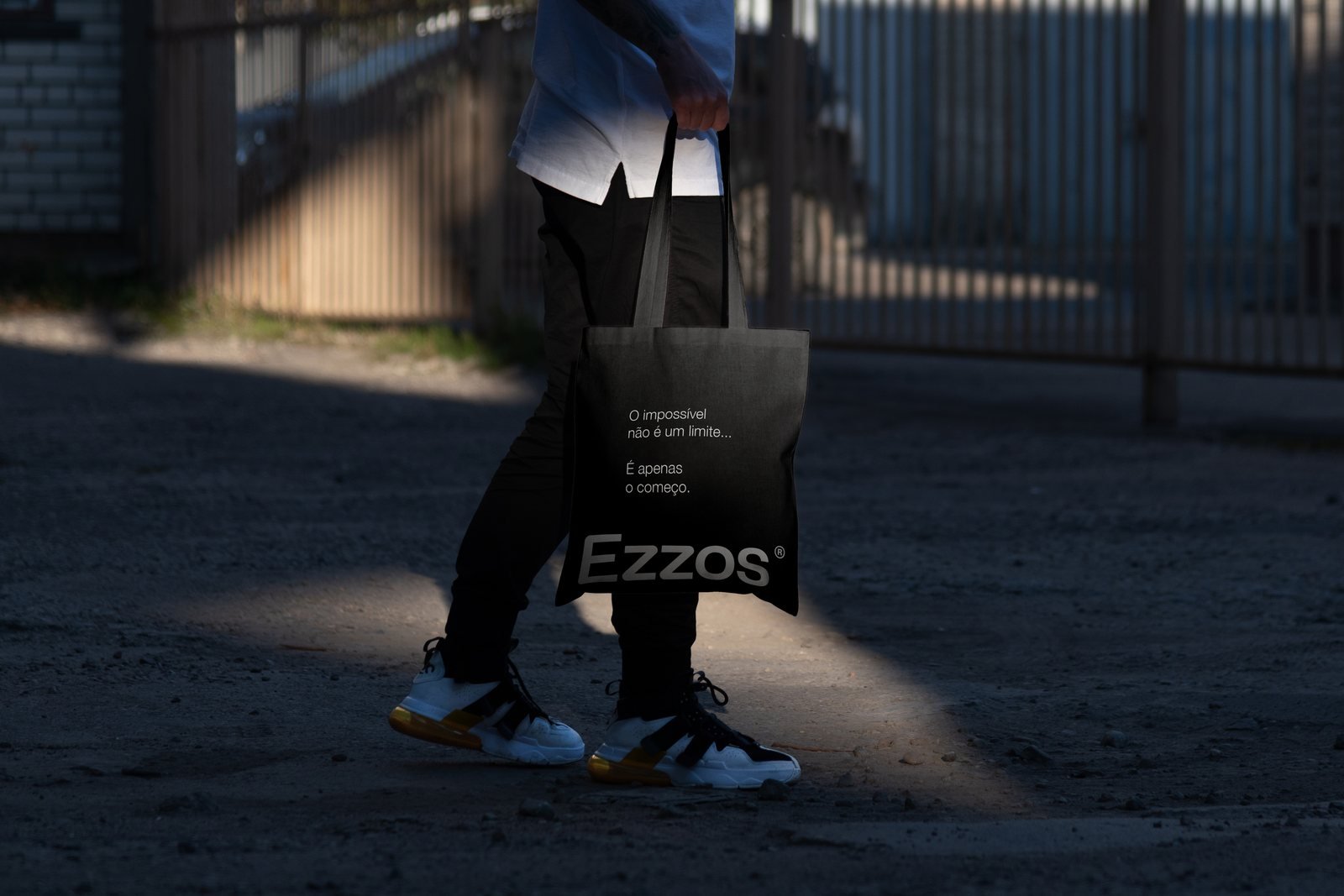 Ezzos, peça do projeto